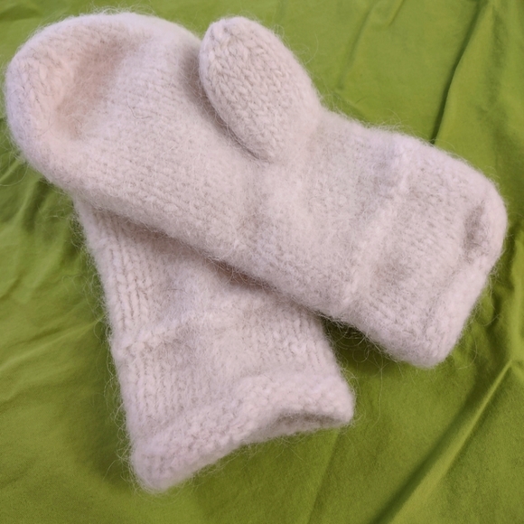 Woolen Mittens - Picture 1 of 5